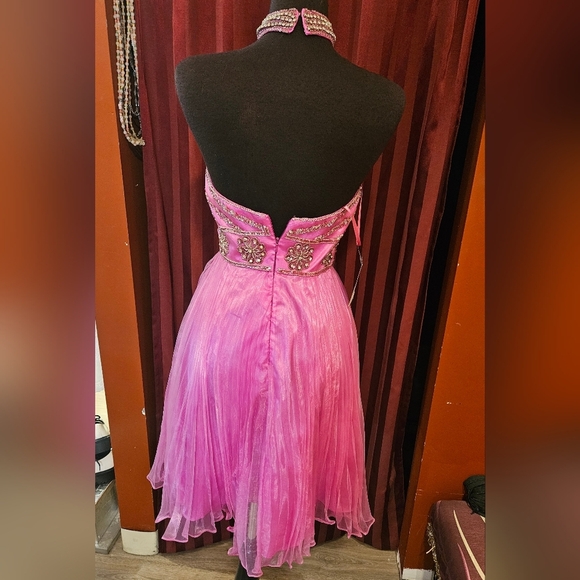 Womens pleated halter dress - Picture 11 of 11